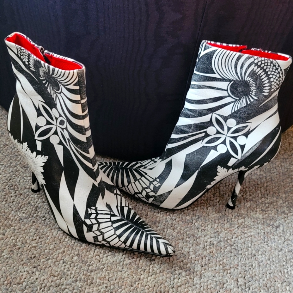 Versace Vintage Rare Treasure Like New Leather Bootie